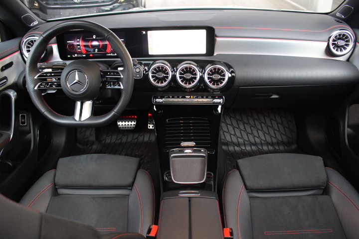 MERCEDES-BENZ-CLA 220-D AMG LINE