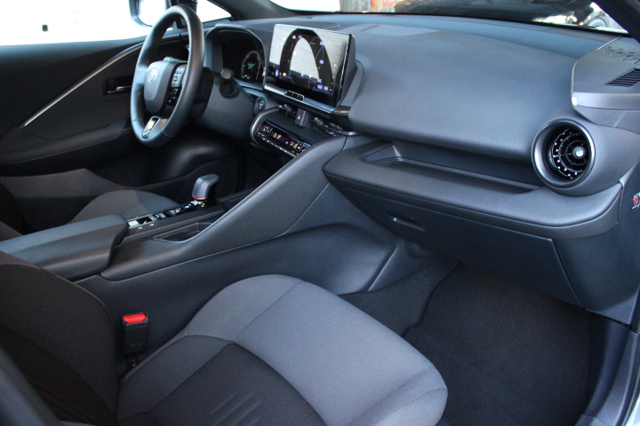 TOYOTA-C-HR-1.8 HYBRID STYLE