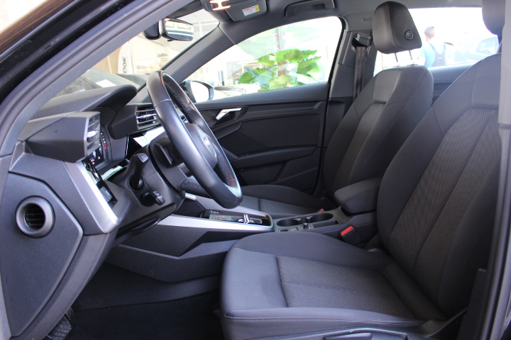 AUDI-A3 SPORTBACK-3O TFSI S-TRONIC