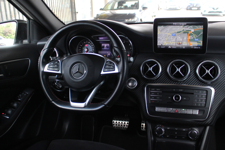 MERCEDES-BENZ-A 180-D AMG LINE
