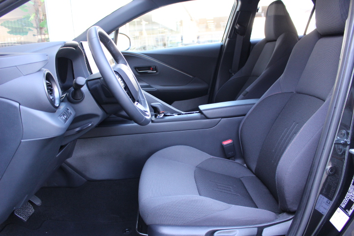 TOYOTA-C-HR-1.8 HYBRIDE DYNAMIC PLUS
