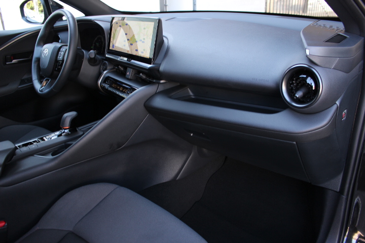 TOYOTA-C-HR-1.8 HYBRIDE DYNAMIC PLUS