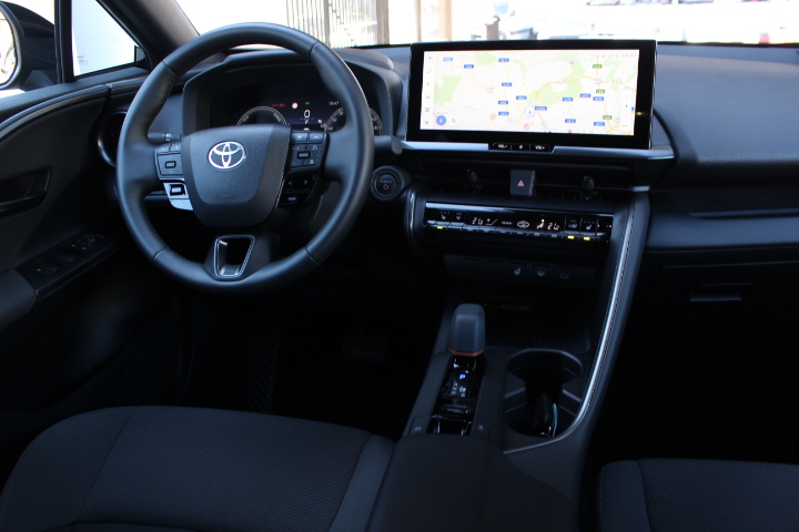 TOYOTA-C-HR-1.8 HYBRIDE DYNAMIC PLUS