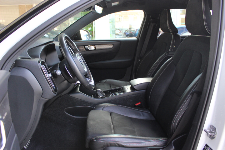 VOLVO-XC40 R-DESIGN-1.5 T3 GEARTRONIC