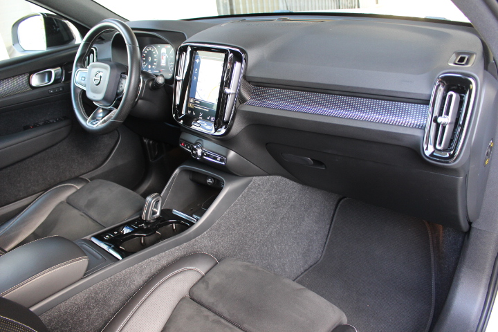 VOLVO-XC40 R-DESIGN-1.5 T3 GEARTRONIC
