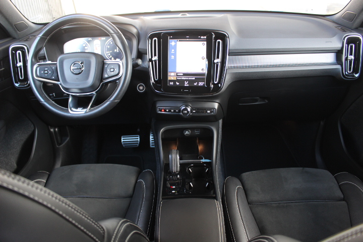 VOLVO-XC40 R-DESIGN-1.5 T3 GEARTRONIC