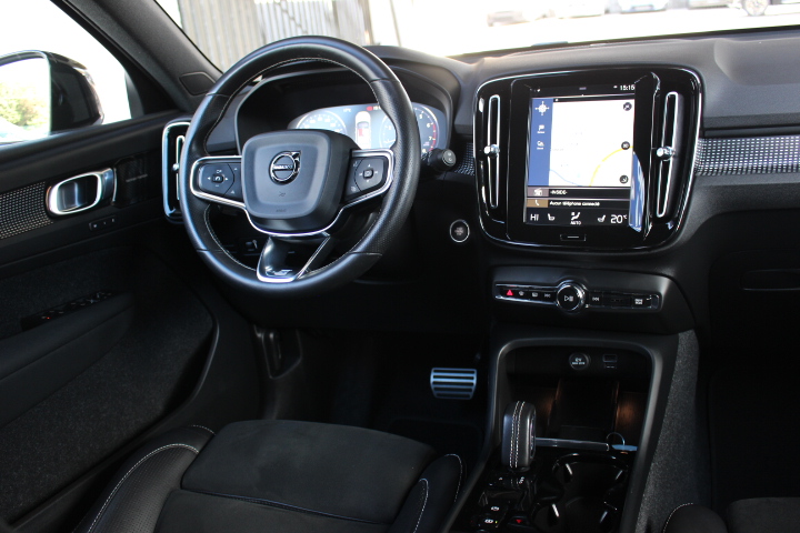 VOLVO-XC40 R-DESIGN-1.5 T3 GEARTRONIC