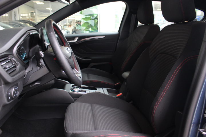 FORD-FOCUS-1.5 D ST-LINE