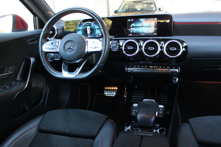 MERCEDES-BENZ-A 180-AMG LINE