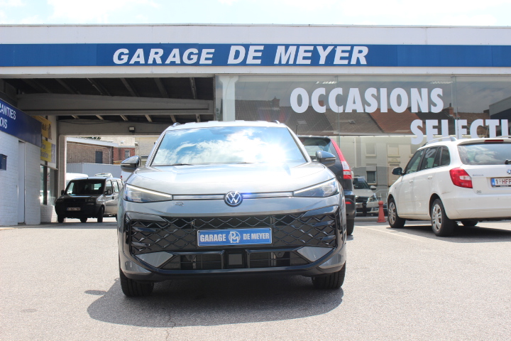 VOLKSWAGEN-T-ROC-1.5 TSI R-LINE BLACK PACK