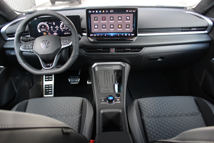VOLKSWAGEN-T-ROC-1.5 TSI R-LINE BLACK PACK