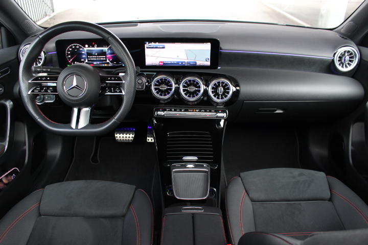 MERCEDES-BENZ-A 180-AMG LINE